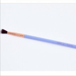 Luxie beauty periwinkle blending brush 237